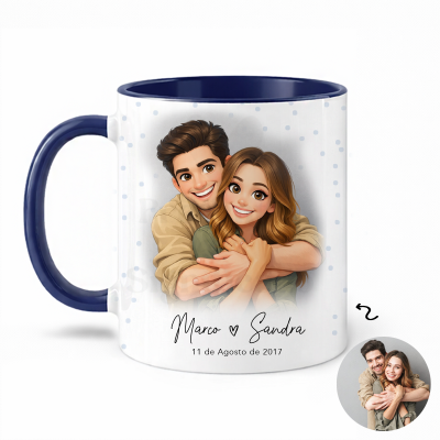Caneca com ilustração cartoonizada de um casal e texto personalizado