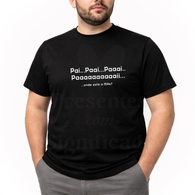 Camisola preta com texto branco Pai...Paai...Paaai.. Paaaaaaaaaaii... ...onde está a Mãe?.