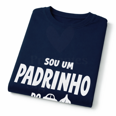 Camiseta azul escura com texto branco SOU UM PADRINHO