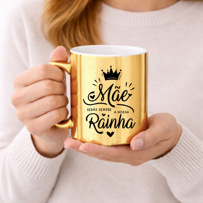 Caneca dourada com texto em português e decoração preta