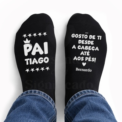 Par de meias pretas com texto branco para pai tiago e bernardo
