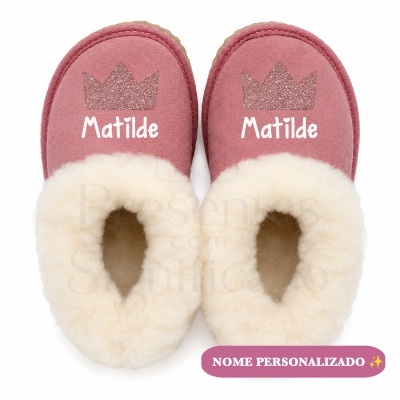 Chinelos cor-de-rosa personalizados com nome e coroa brilhante
