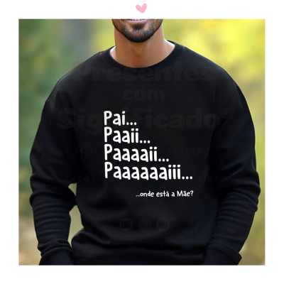 Camisola preta com texto branco 'Pai... Paaii... Paaaaiii... Paaaaaaiii... ...onde está a Mãe?' em ambiente exterior