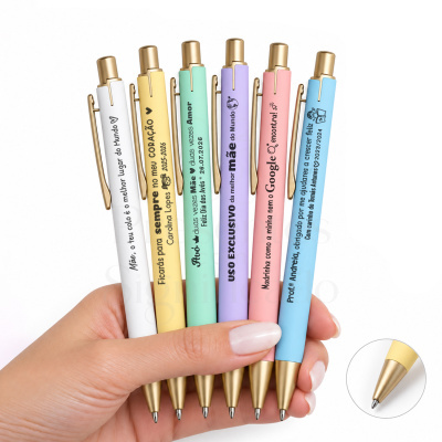 Conjunto de canetas coloridas com textos personalizados