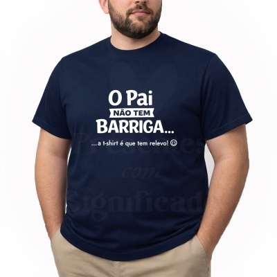 Camiseta azul escuro com texto branco O Pai NÃO TEM BARRIGA...