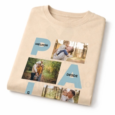 T-shirt bege com estampado de fotos de família e texto em azul claro