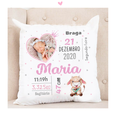 Almofada branca personalizada com foto de bebé e dados de nascimento em rosa e cinza
