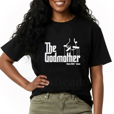 T-shirt preta com design branco The Godmother e mão de marioneta
