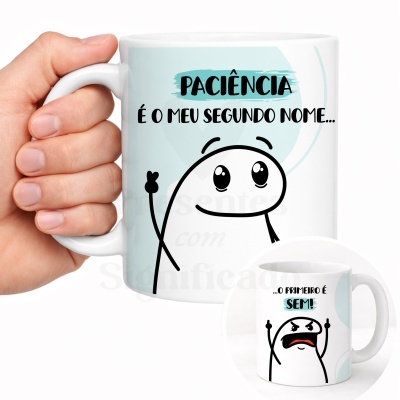 Caneca branca com desenho e texto humorístico em português
