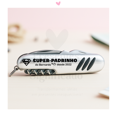 Canivete multiusos personalizado prateado com gravação e símbolo de super-herói