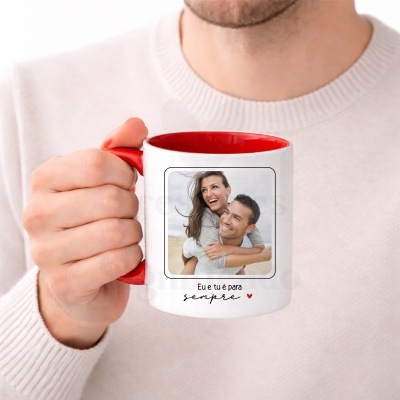 Caneca personalizada com foto de casal e texto romântico em português