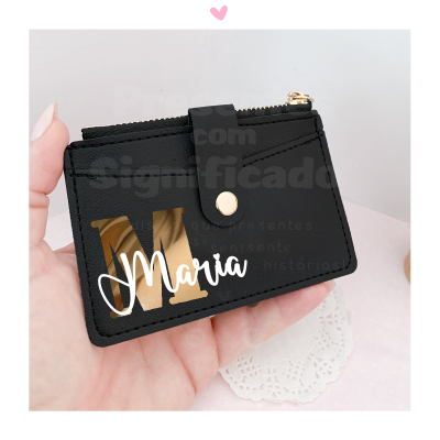 Carteira preta personalizada com nome Maria e letra dourada