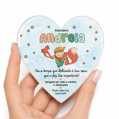 Placa em forma de coração personalizada com ilustração e texto de agradecimento para educadora