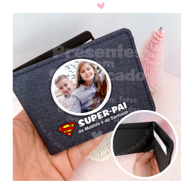 Carteira azul escuro com foto circular de duas crianças e texto SUPER-PAI da Matilde e do Santiago
