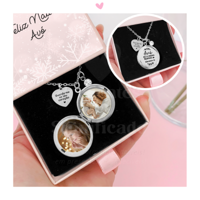 Colar de prata com pendente redondo e coração em caixa rosa clara com texto e fotos dentro.