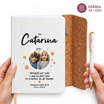 Diário branco personalizado com texto e foto, capa interior em cortiça e caneta branca dourada