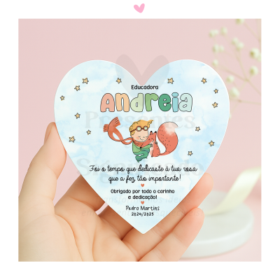 Cartão coração azul claro com texto dedicado e ilustração de criança e animal
