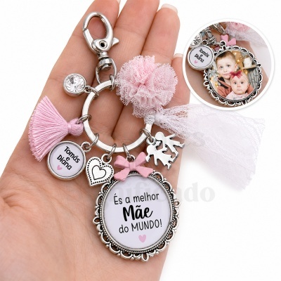 Porta-chaves metálico com pendentes e mensagem para mãe