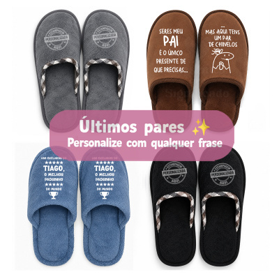 Quatro pares de chinelos personalizados em várias cores com texto em português
