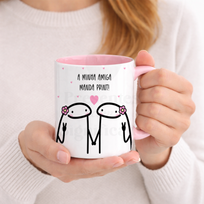 Caneca branca com interior e pega rosa, com personagem e texto A MINHA AMIGA MANDA PRINT!