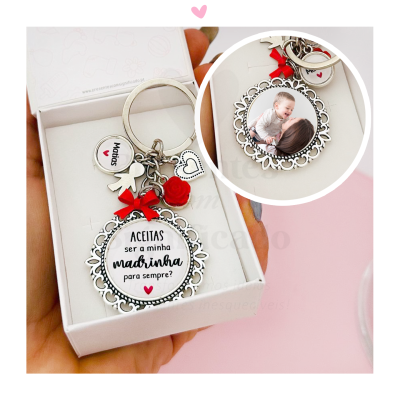 Porta-chaves metálico com texto em português e moldura decorativa