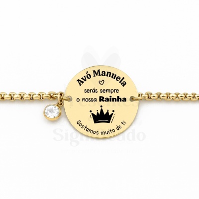 Pulseira dourada com pendente redondo gravado e pendente com pedra brilhante