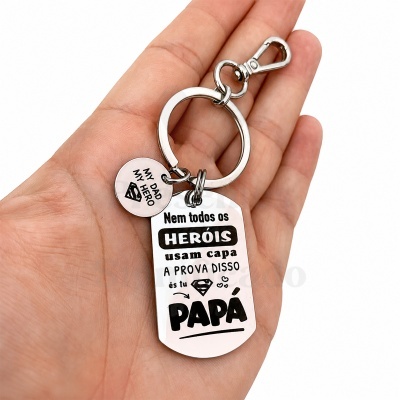 Porta-chaves metálico prateado com mensagens para pai.