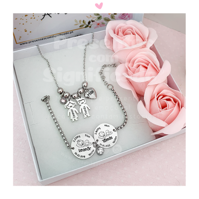 Conjunto de jóias em metal prateado com pendentes personalizados e rosas artificiais cor-de-rosa