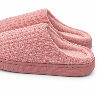 Pantufas cor-de-rosa com textura felpuda