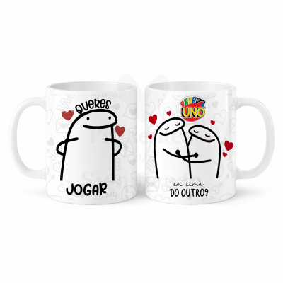 Duas canecas brancas com desenhos a preto e vermelho e textos em português