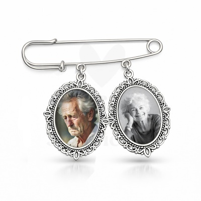 Alfinete de prata com dois pendentes em forma oval com fotos de idosos