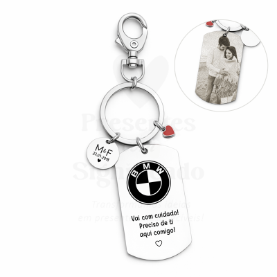 Chaveiro metálico personalizado com logo BMW e mensagem em português