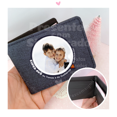 Carteira preta com foto personalizada e texto branco SUPER-AVÔ do Tomás e do Guilherme