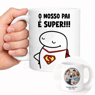 Caneca branca com ilustração de super-homem e texto em português