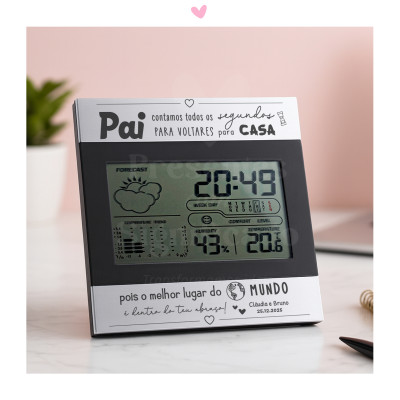 Estação meteorológica digital preta e prata com mensagem personalizada para pai em português