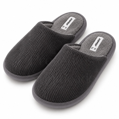 Chinelos cinzentos JOMIX com textura cotelê e interior felpudo