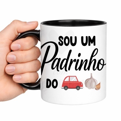 Caneca branca com texto e ilustrações de carro e alho