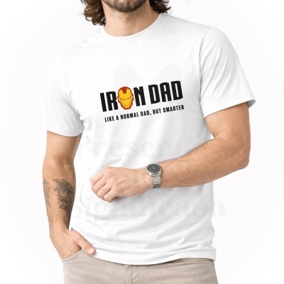 T-shirt branca com estampado Iron Dad e texto em inglês