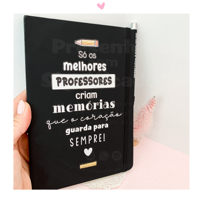 Caderno preto com mensagem para professores e lápis branco