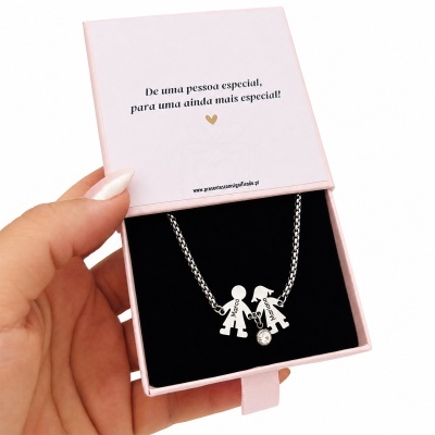 Colar com pendentes personalizados em caixa de oferta rosa