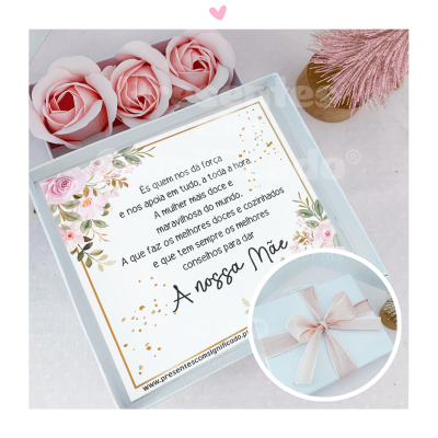 Caixa branca decorativa com cartão florido e laço cor-de-rosa