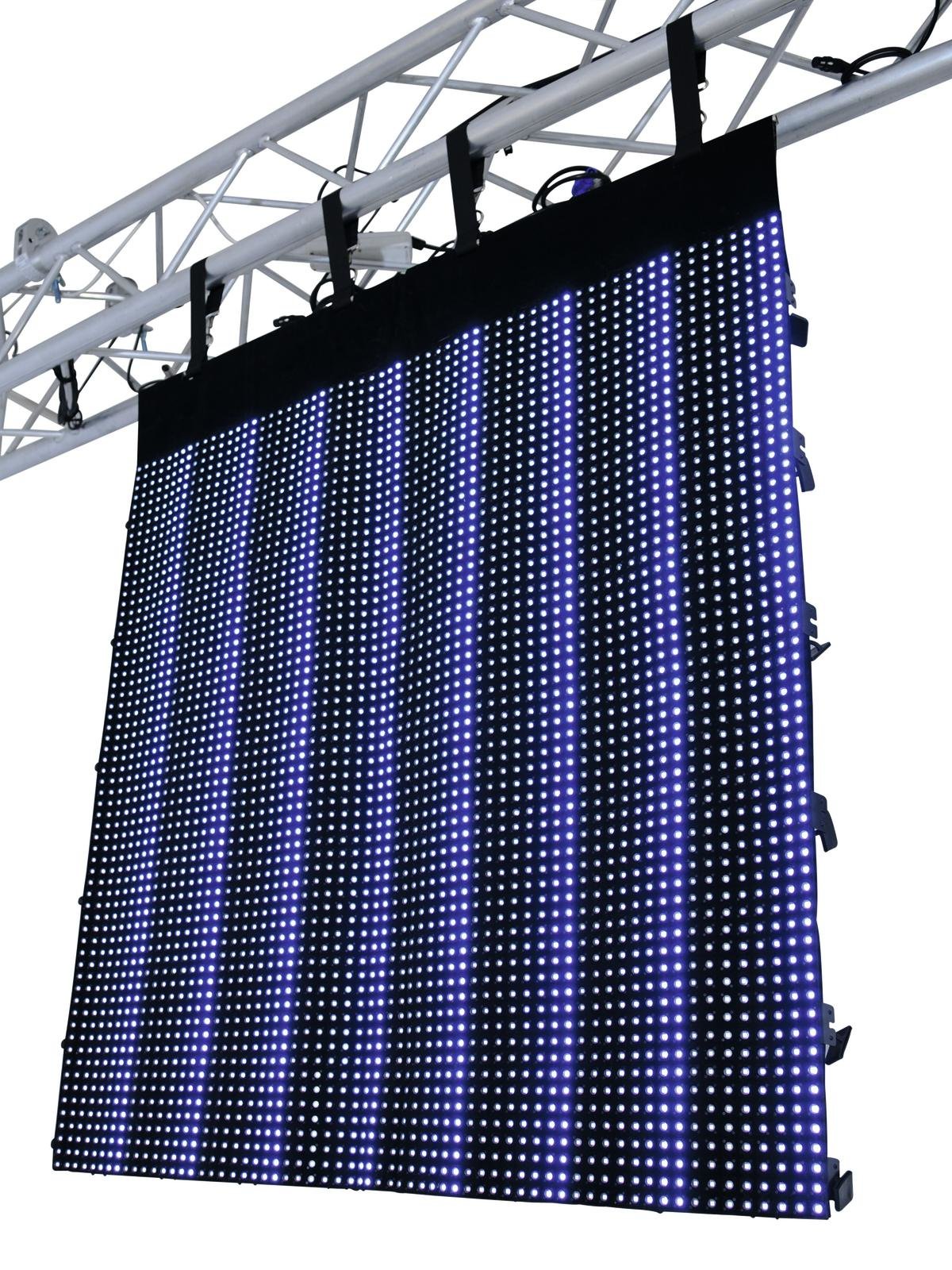 EUROLITE LSD-20 MK2 (H)2.56m x (W)1.28m Painel de LED flexível com luzes azuis pendurado numa estrutura metálica branca