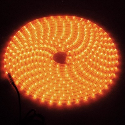 Rolo de fita LED laranja em espiral com conector preto
