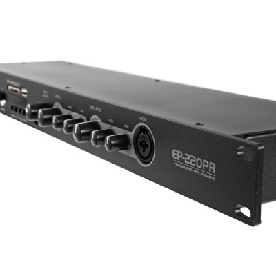 Equipamento eletrónico preto tipo amplificador áudio com botões e entrada XLR
