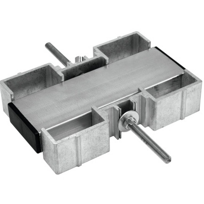 Suporte metálico retangular com eixo e rodilha