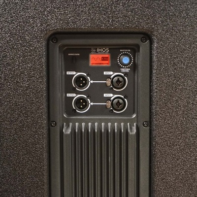 Painel traseiro de equipamento de som IHOS PM 12 com conectores e controlos