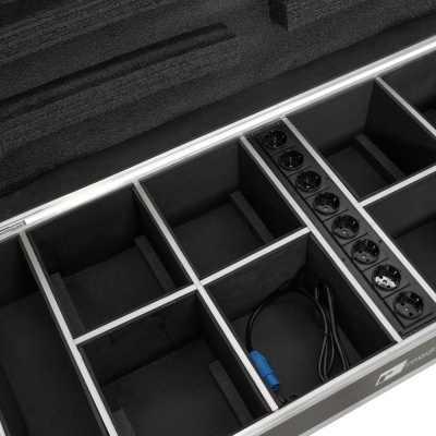 Caixa organizadora preta com divisórias internas e tomada elétrica integrada