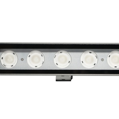 Barra de luz LED preta e prata com seis luzes redondas