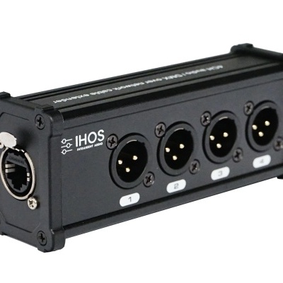 Interface áudio preta com quatro entradas XLR e conector RJ45