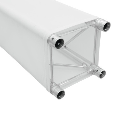 Estrutura metálica cilíndrica com tecido branco esticado